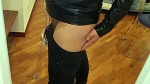 ano maschile e cazzo in primo piano gioca sulla sedia trasparente with huge cock and big ass