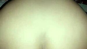 cogida de vaquera inversa de la caliente hermanastra hace que su hermanastro se corra dentro de su coñito