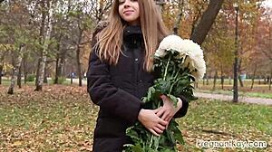 怀孕九个月的俄罗斯少女户外长走让我筋疲力尽！