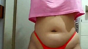 Exhibiting Her Big Pussy Online