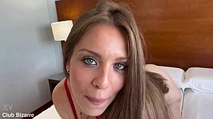 蓝眼睛Rubi Storm在后台会议中承受残酷深喉