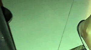 encontré a la mamá de mi mejor amigo en la calle y la puta estaba tan caliente que se desnudó para mí