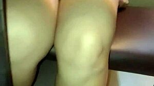 encontré a la mamá de mi mejor amigo en la calle y la puta estaba tan caliente que se desnudó para mí