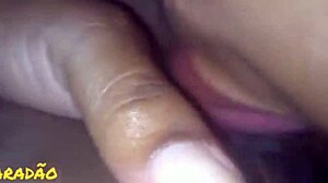 Enchendo o Cuzinho da Puta de Leite!