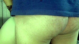 18 Year Old Babe Gets Tight Pussy Creampie from Huge Cock in Homemade Close-up