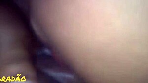 Enchendo o Cuzinho da Puta de Leite!