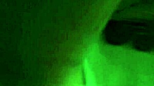 A la mamá de mi mejor amiga le encanta comerse mi verga shaved pussy oral.