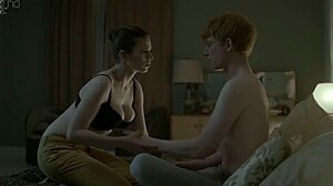 Hayley Atwell 大奶美女在火辣性感亲吻和呻吟场景中