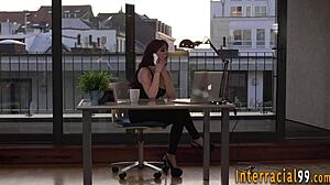 女仆被黑人大屌玩具肛交玩弄