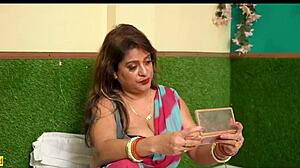 Fuck my 18yrs stepdaughter in Indian family sex scene.