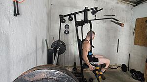 Meu personal fucked my wet pussy so good in gym creampie