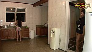 patroa, why'd you dive mouth-first into your empregada's wet pussy?