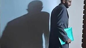 me ensinou uma nova posição e levou rola no cuzinho fundo