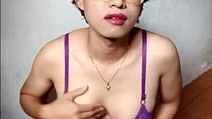 i luv watchin this sexy asian shemale jerk her cock mornin time