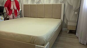 home cam catches chubby big ass milf changing sheets... then fingering hairy pussy hard 🥵🍑📹