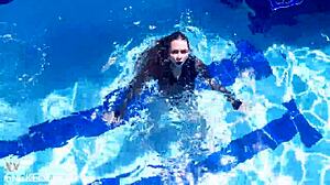 Latex-Clad Jessica Bunny Dives Underwater in Pool