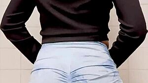 mi amiga latina me baila rico en leggings mostrando sus tetas enormes y culo grande en el party