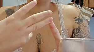 ei quando fico com tesao o farol acende nos meus tits