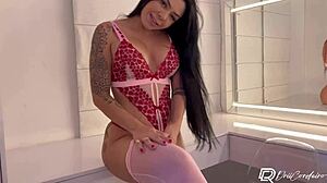 Athletic Curvy Drii Cordeiro Fingers Pussy and Swallows Load