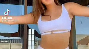 I'm totally obsessed with mafebertero's jerkoff challenge game right now