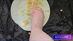 wanna taste these sexy milf soles and suck her kinky toes in shower