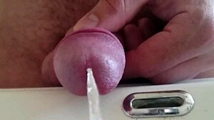 i'm pissing right in the sink with that super closeup view