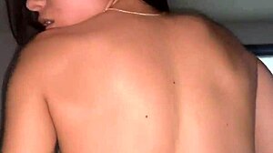 ME COGIENDO A LA VECINA DEL 404 SE CASADA MIENTRAS TRABAJA SU MARIDO