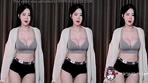 性感韩国妹脱衣舞变热辣口交