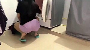 ME COGIENDO A LA VECINA DEL 404 SE CASADA MIENTRAS TRABAJA SU MARIDO