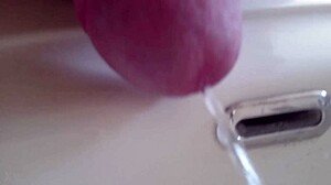 i'm pissing right in the sink with that super closeup view