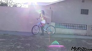 amateur big ass model takes heavy cum facial load on mofozo com