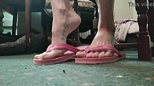 check these huge exotic fat toes flip flops 😍👣