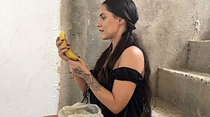 mi vecina colombiana petite se traga mi banana gruesa en pov casero