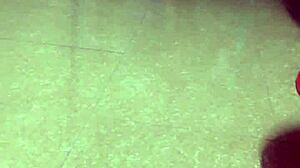 chồng xuống bếp lột quần vợ 1